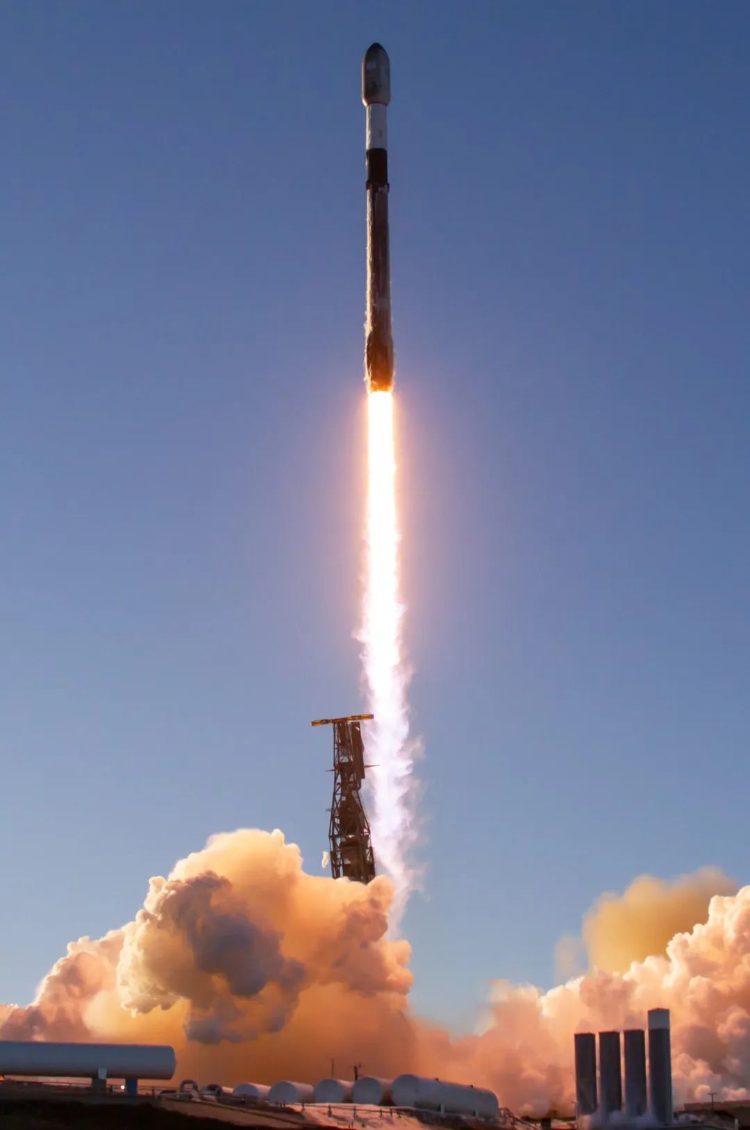 SpaceX首次发射升级版的星链V2 Mini卫星